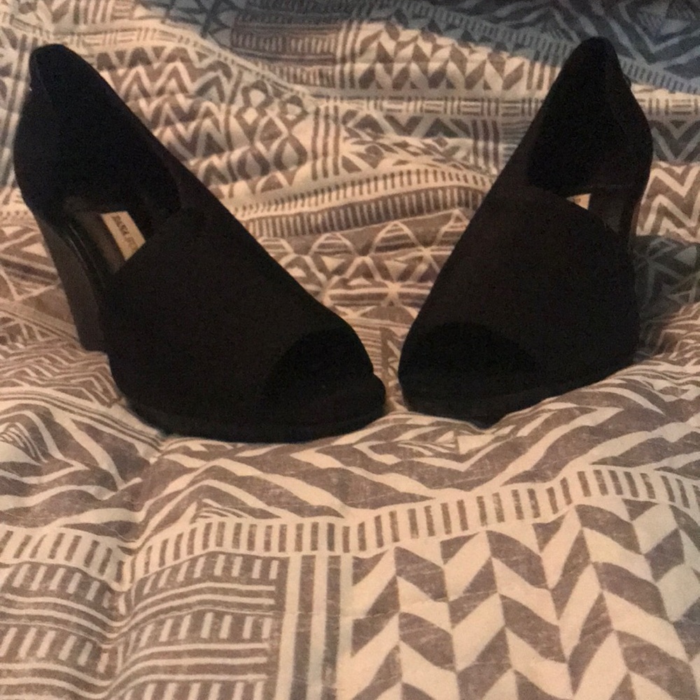 Black wedge shoes